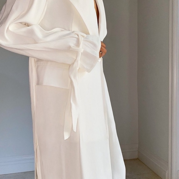 In excellent condition. Selling it because it doesn’t really suit me. - Picture 4 of 4